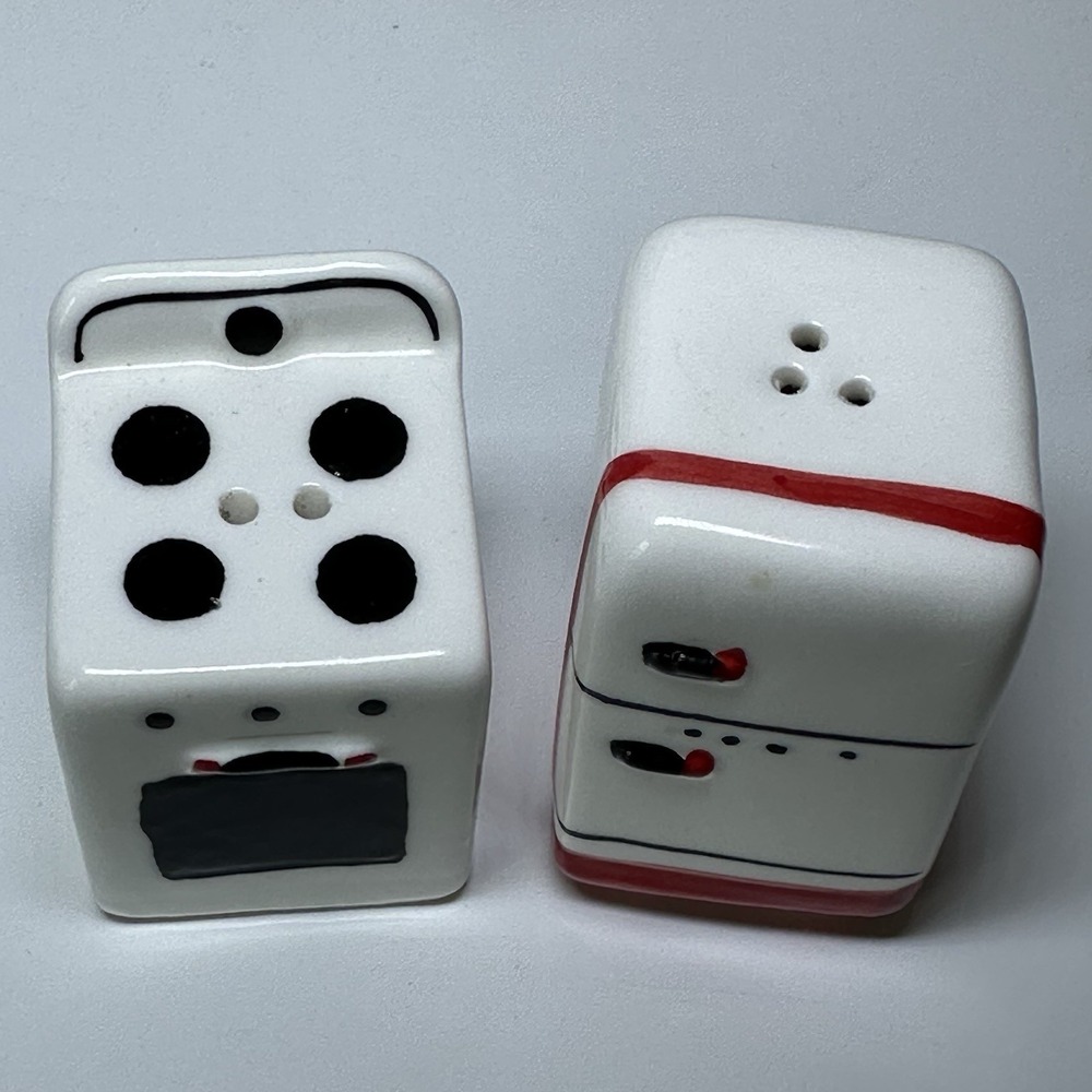 Cracker Barrel Stove & Refrigerator Mini Salt And Pepper Shaker Set - Picture 3 of 8